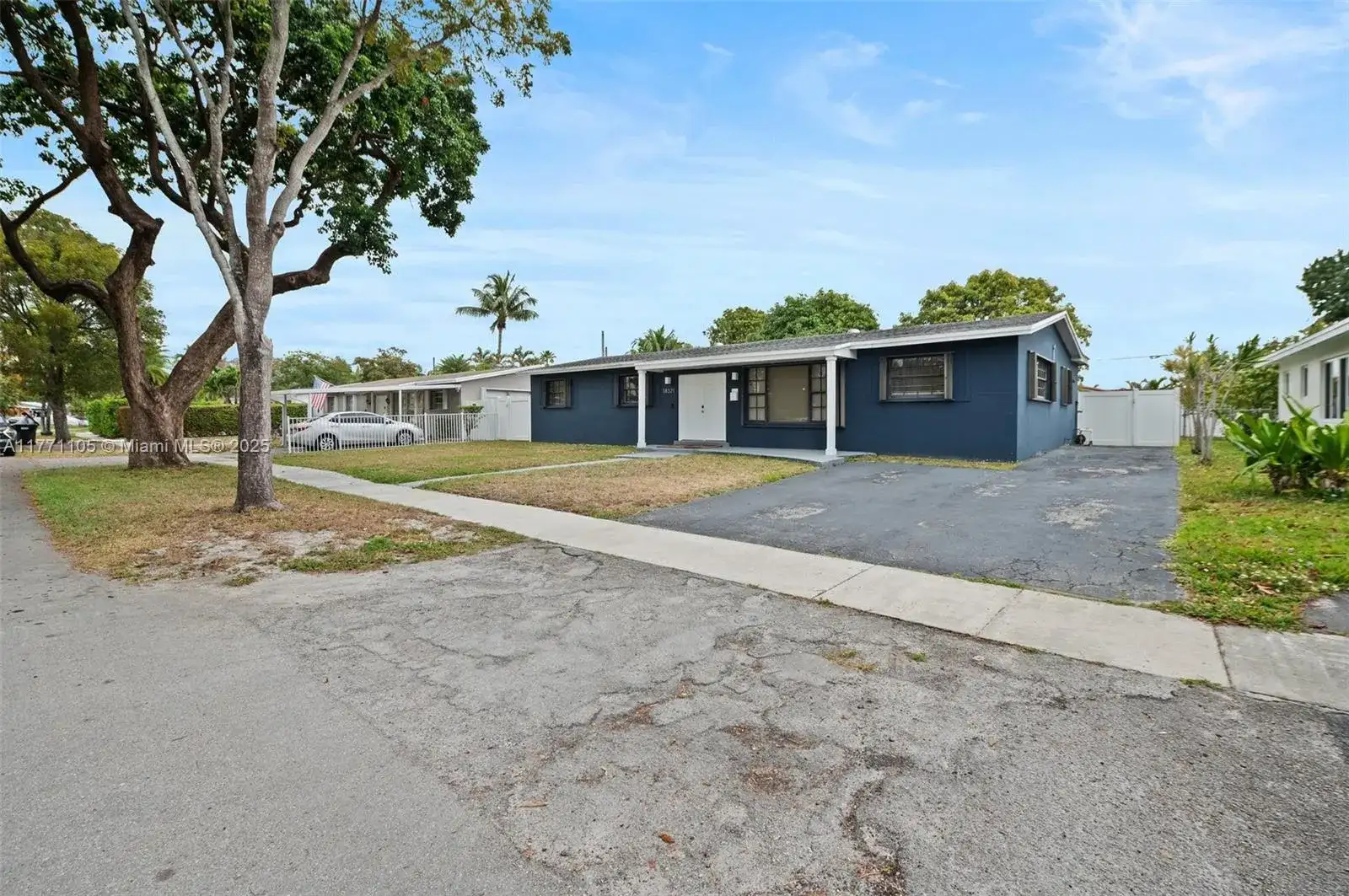 18321 NE 7th Ct, North Miami Beach FL 33179 photo 2