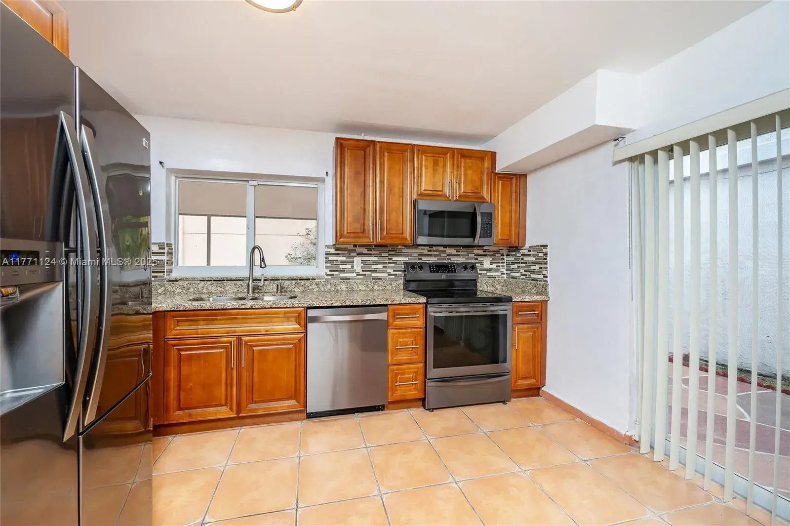1007 NW 106th Ave Cir, Miami FL 33172