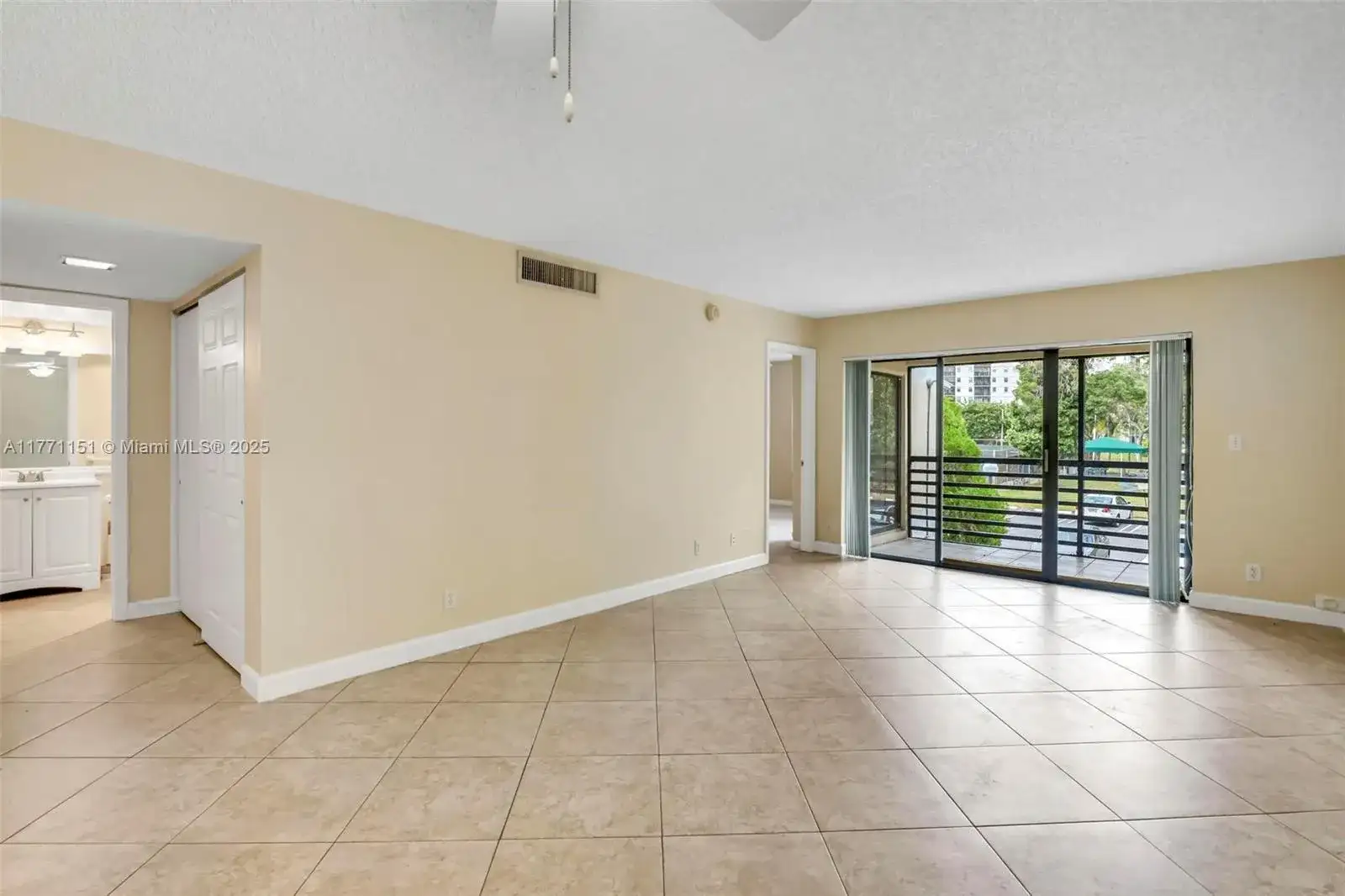 2326 S Cypress Bend Dr # 218, Pompano Beach FL 33069 photo 2