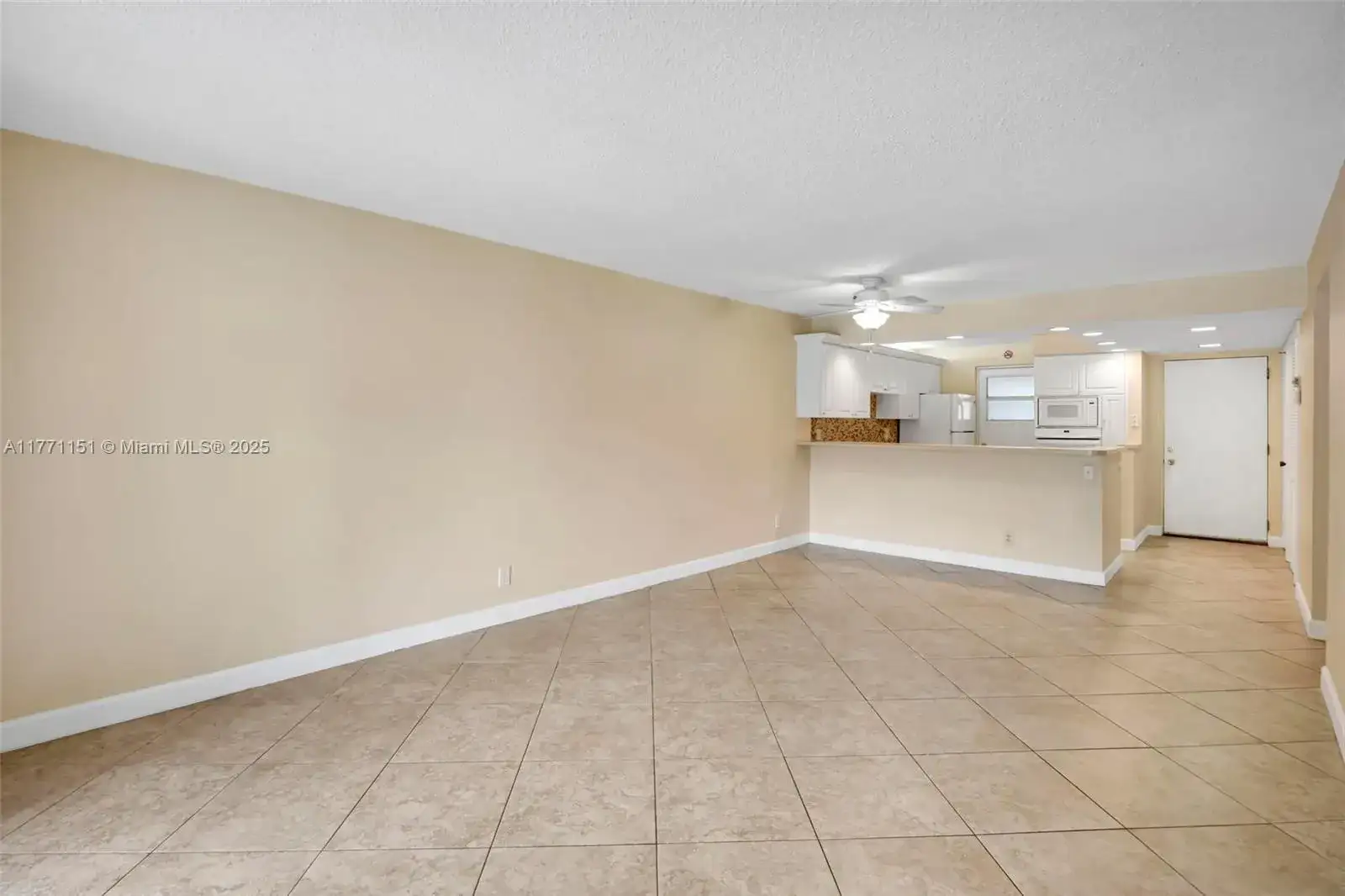 2326 S Cypress Bend Dr # 218, Pompano Beach FL 33069 photo 4