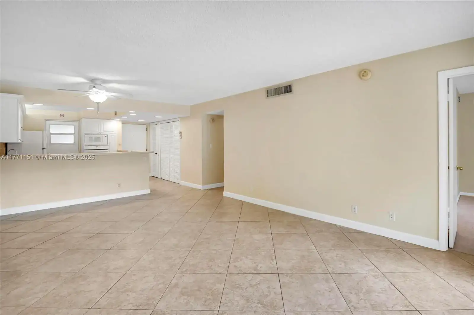 2326 S Cypress Bend Dr # 218, Pompano Beach FL 33069 photo 5