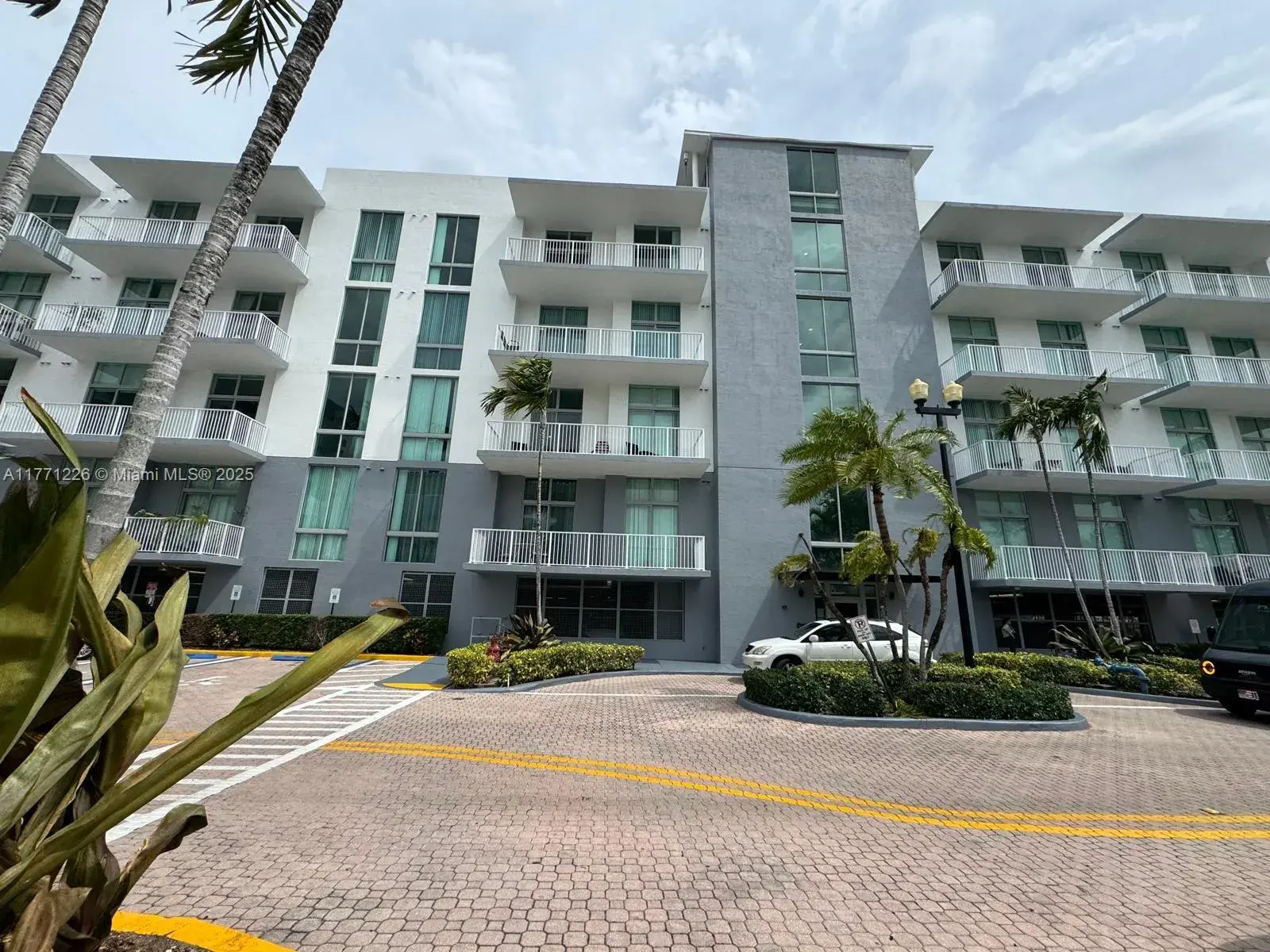 2100 Van Buren St # 503, Hollywood FL 33020