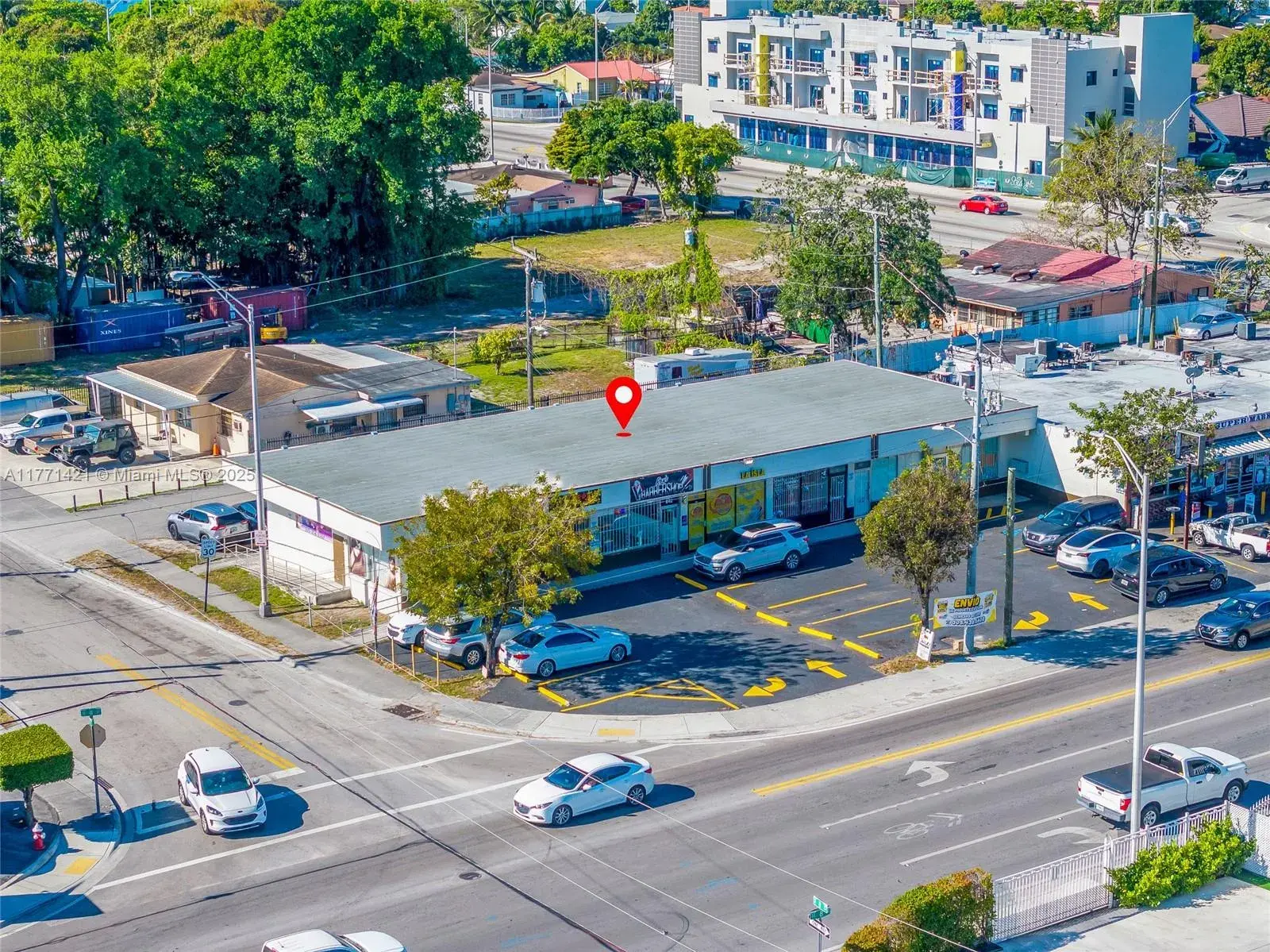 820 SE 8th St, Hialeah FL 33010