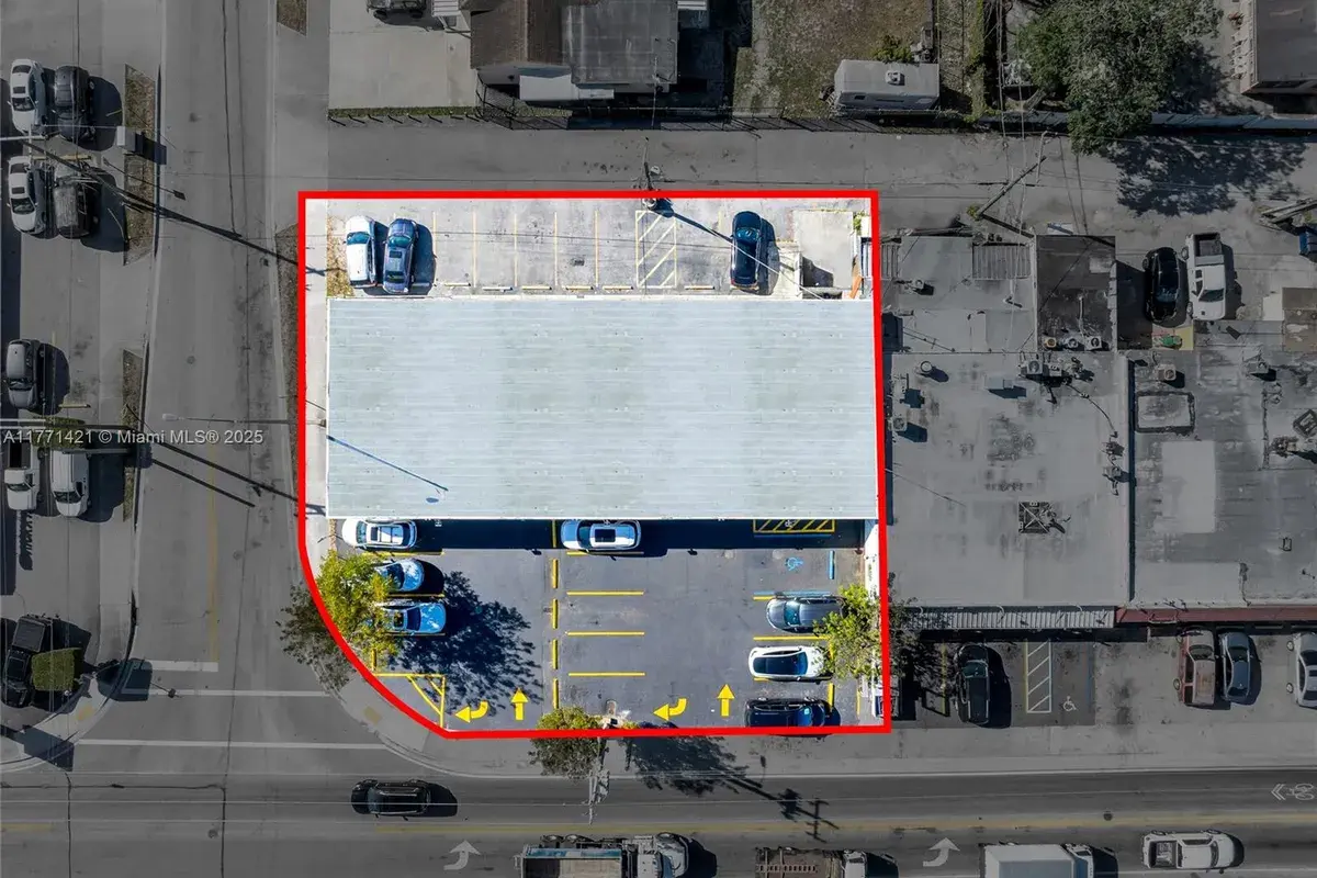 820 SE 8th St, Hialeah FL 33010