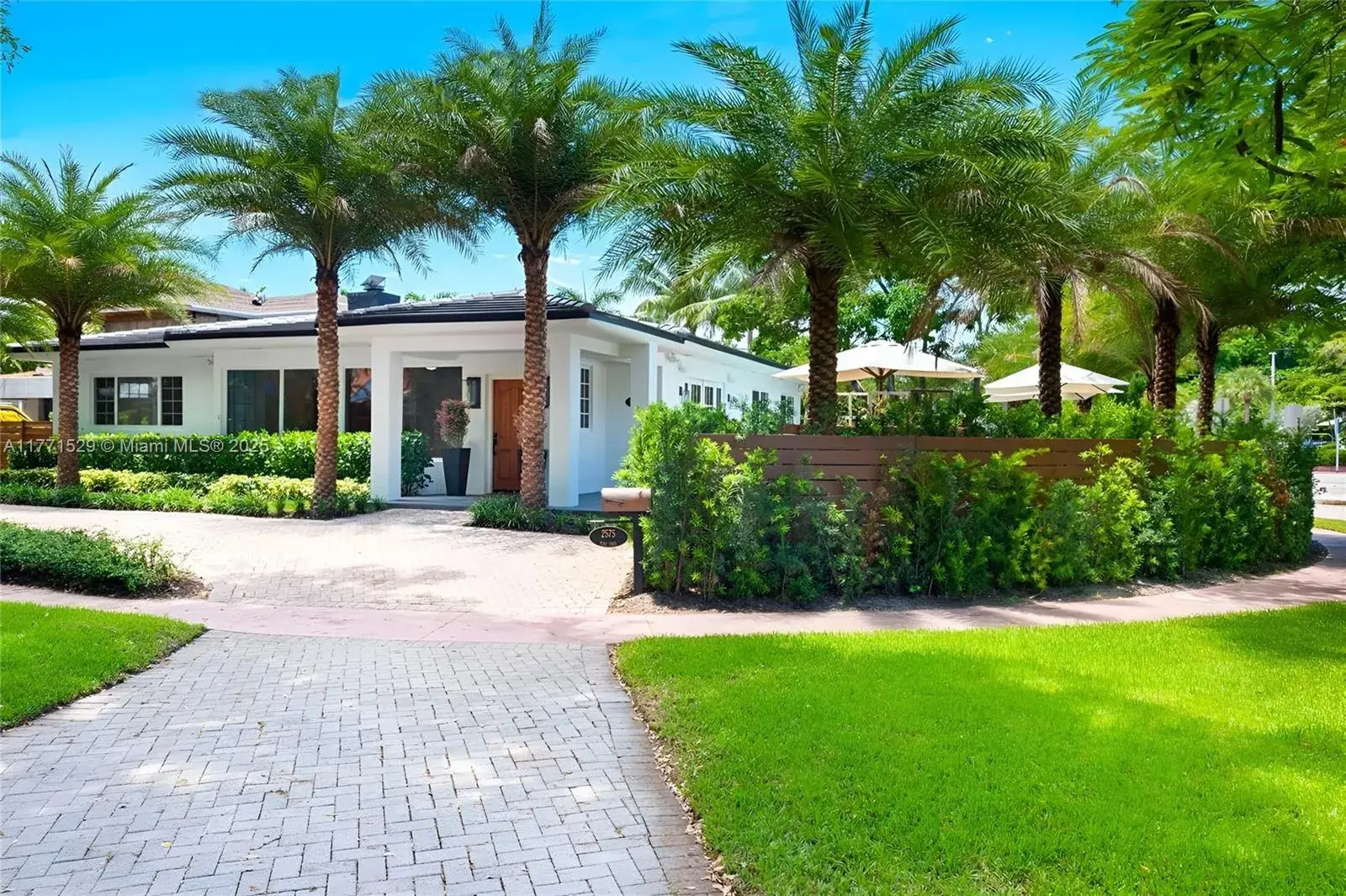 2575 Pine Tree Dr, Miami Beach FL 33140