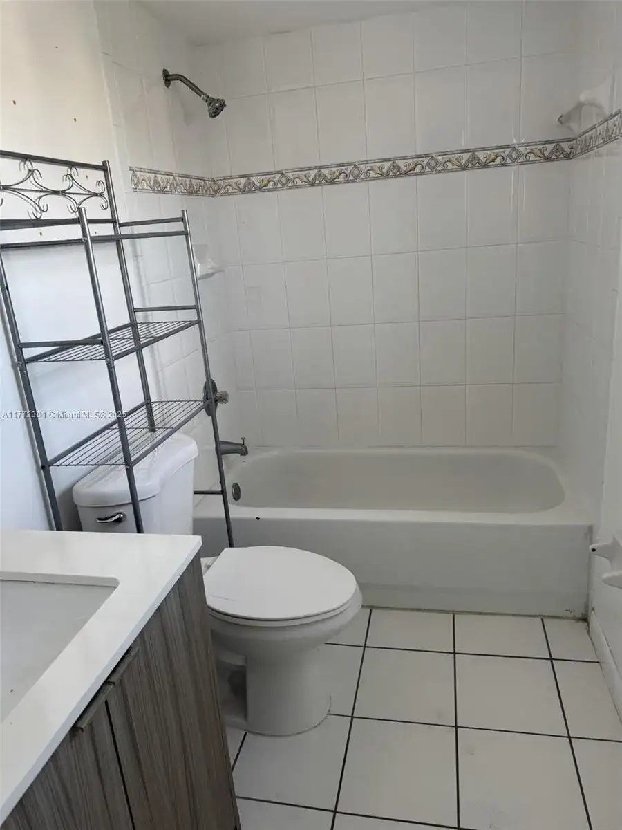21 E 3rd St # 405, Hialeah FL 33010 photo 4