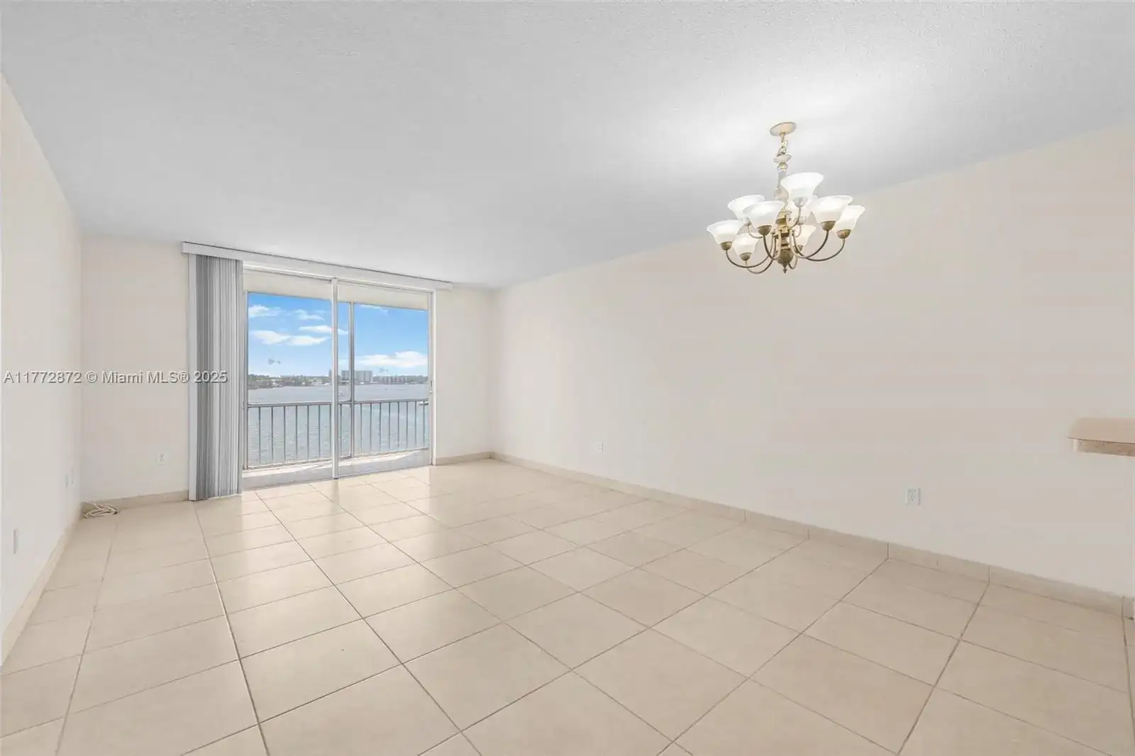 3010 Marcos Dr # R509, Aventura FL 33160 photo 2