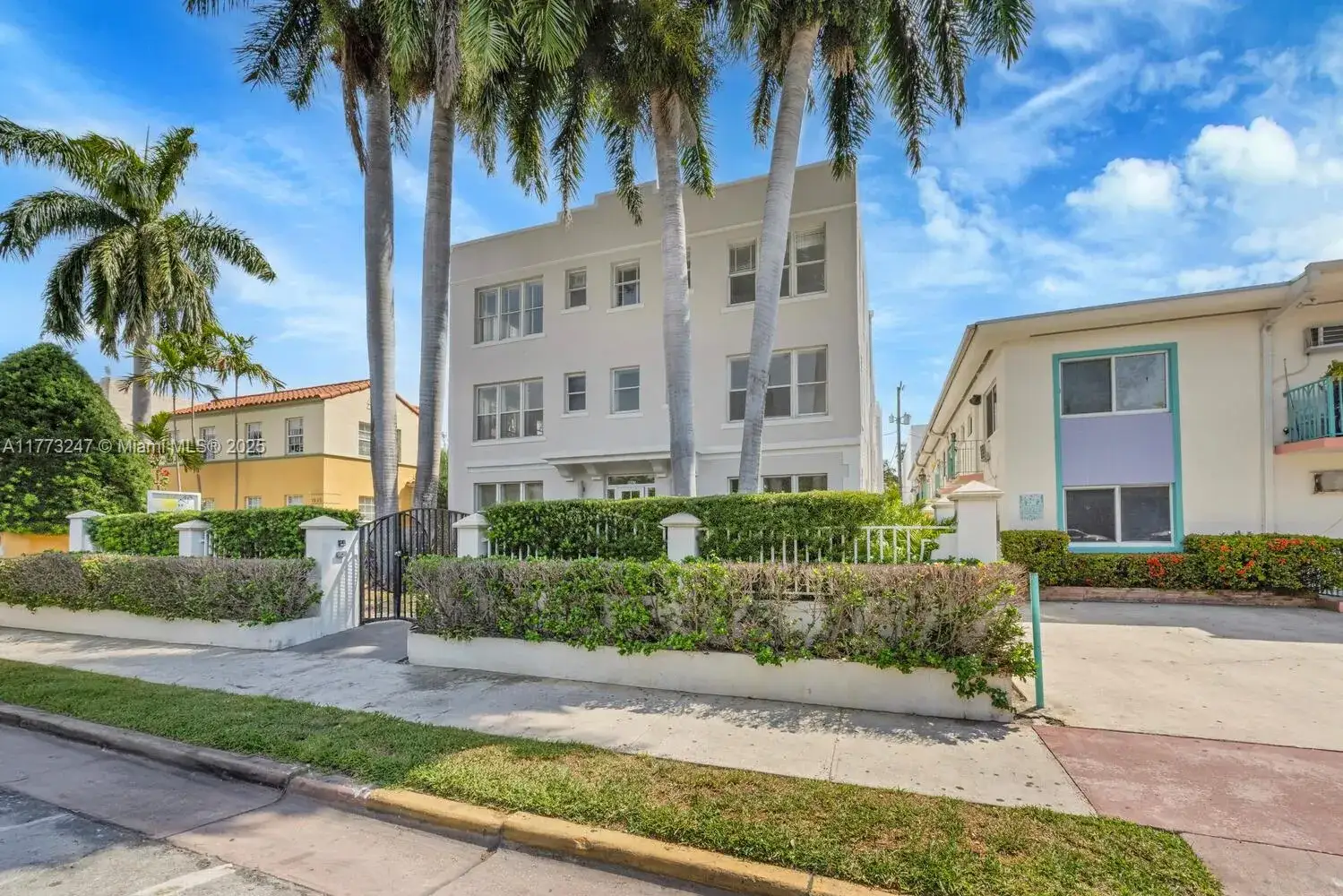2 bedroom 2 bath Residential for sale at 1027 Pennsylvania Ave # 201, Miami Beach FL 33139