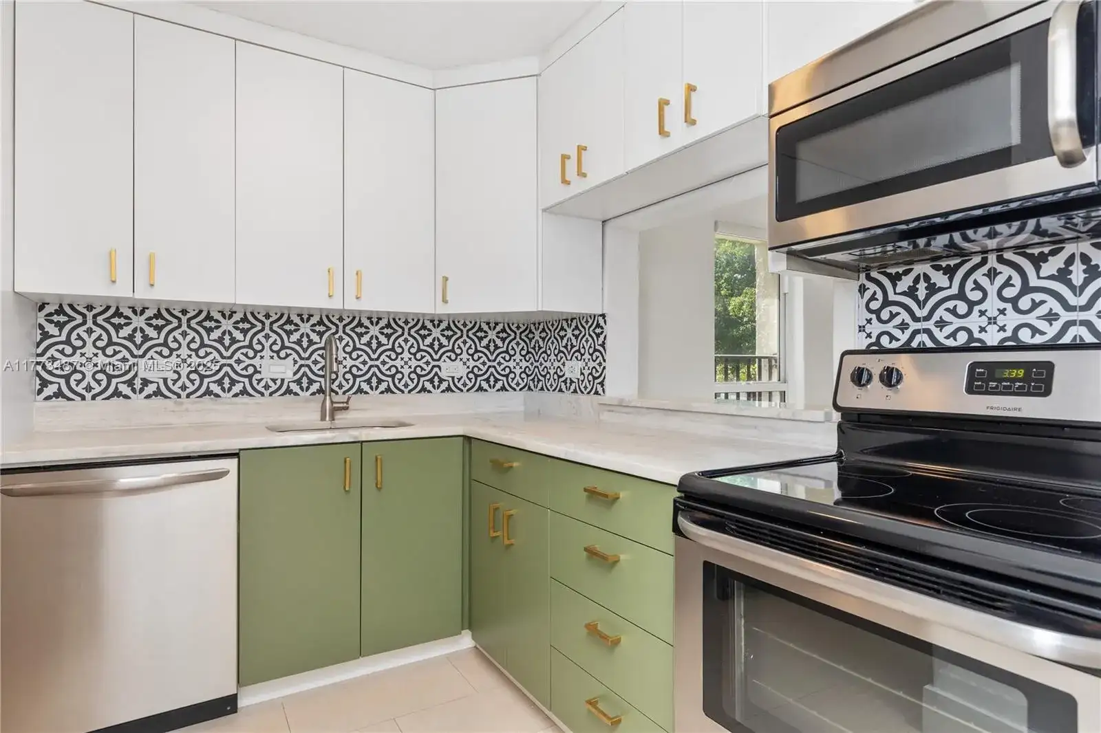 Kendall Drive, Miami FL 33156 photo 2