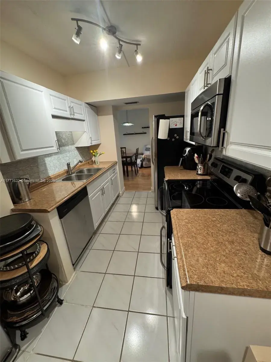 4330 Hillcrest Dr # 304, Hollywood FL 33021