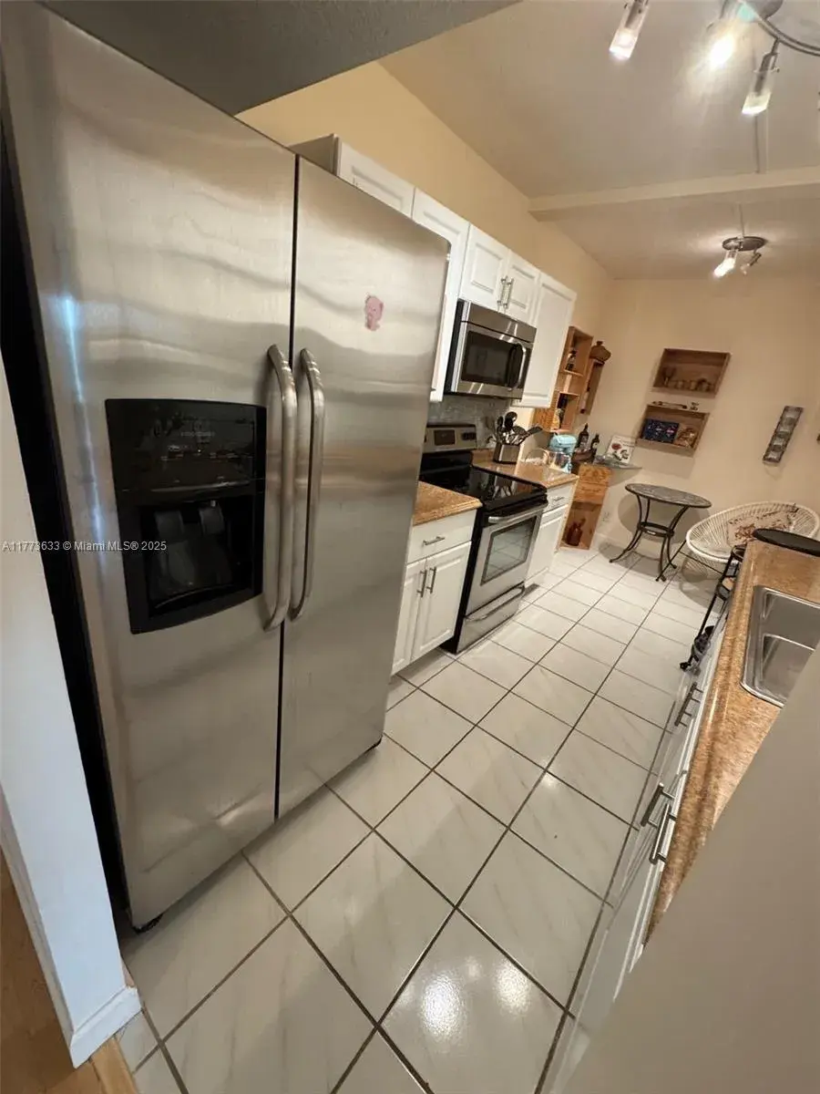 4330 Hillcrest Dr # 304, Hollywood FL 33021