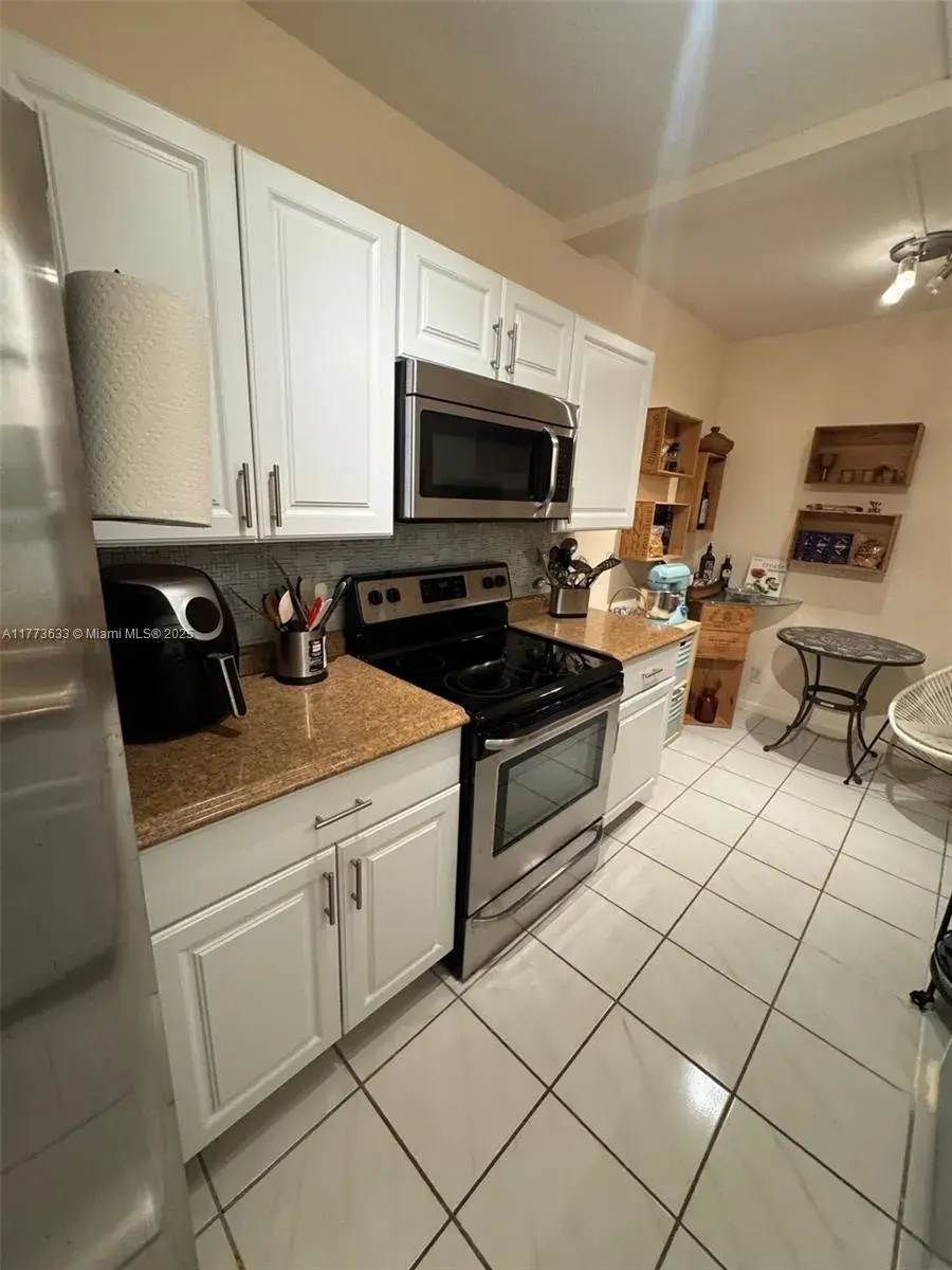 4330 Hillcrest Dr # 304, Hollywood FL 33021