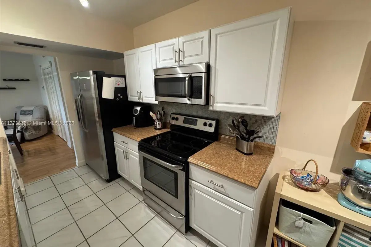 4330 Hillcrest Dr # 304, Hollywood FL 33021