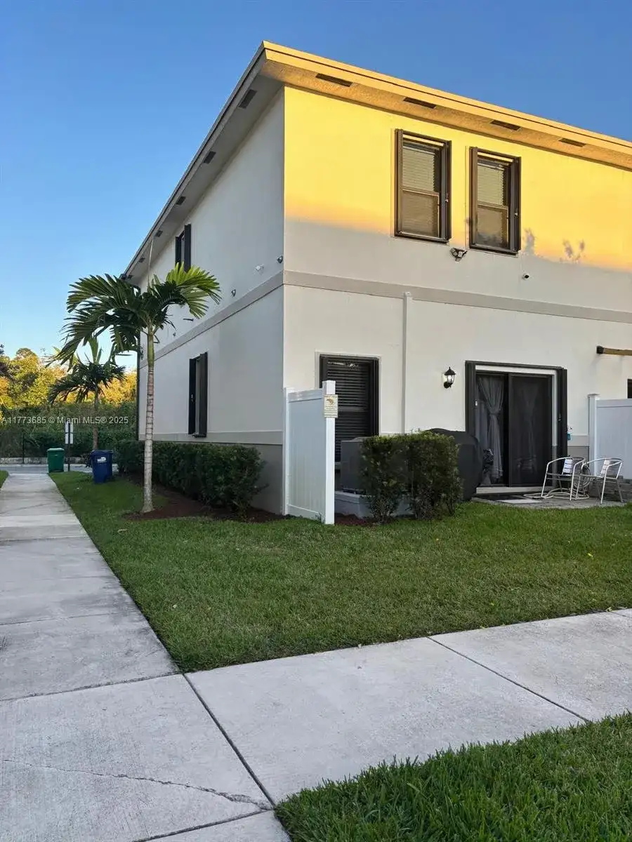 1130 SW 6th Ave, Florida City FL 33034 photo 2