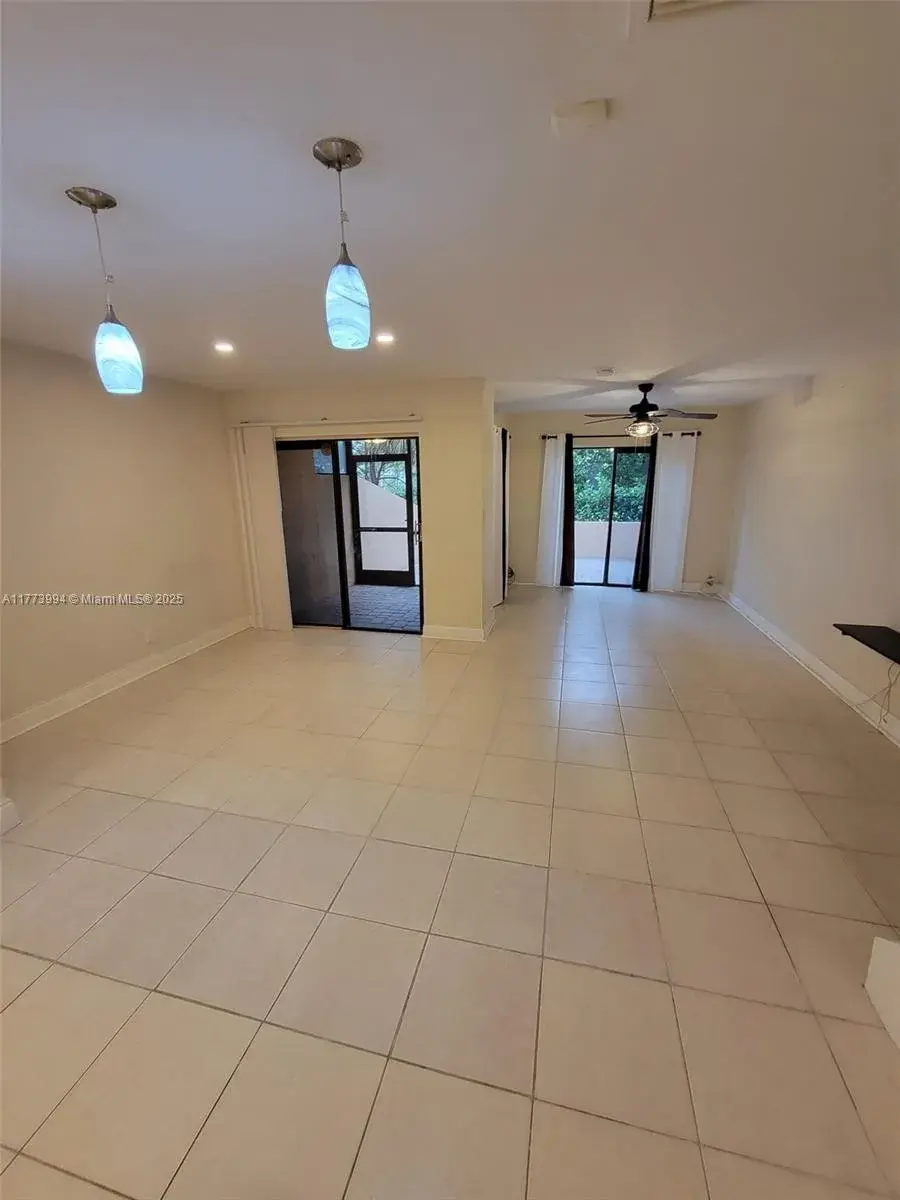 8700 NW 40th St # 8700, Coral Springs FL 33065