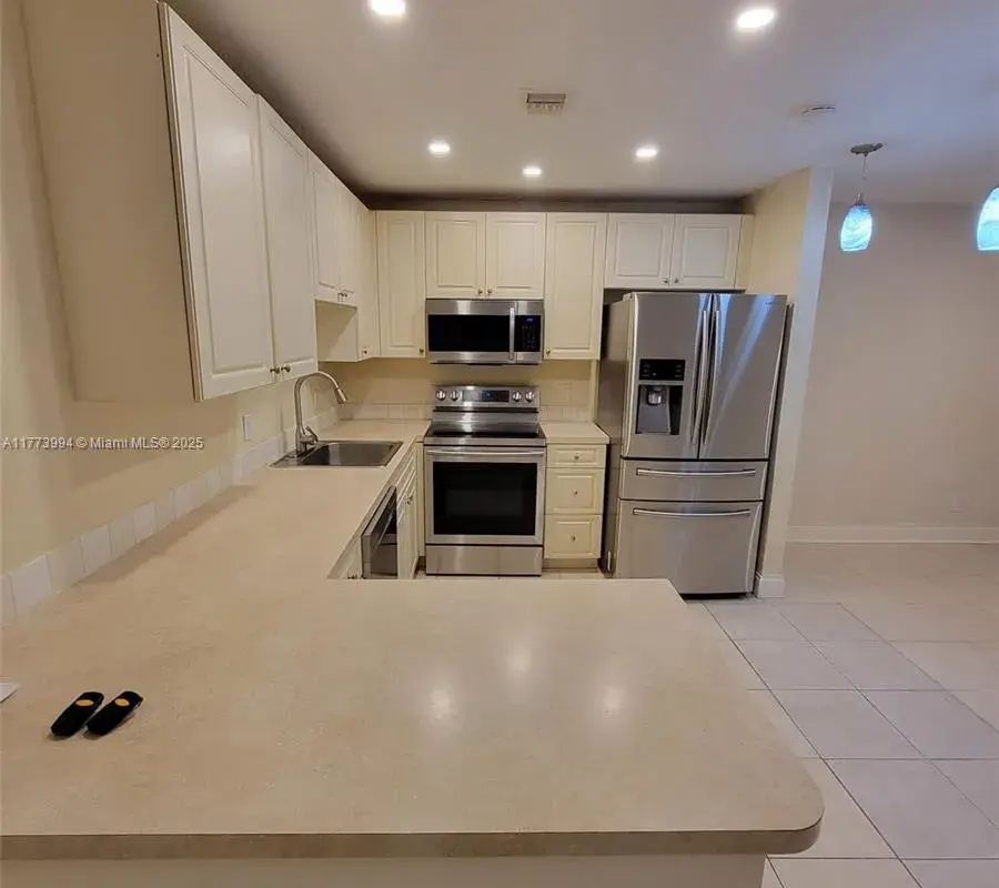 8700 NW 40th St # 8700, Coral Springs FL 33065