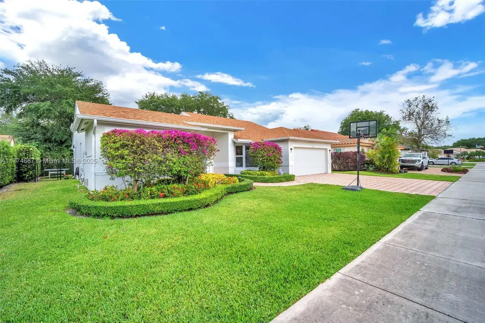 1482 SW 97th Ln, Davie FL 33324 photo 2