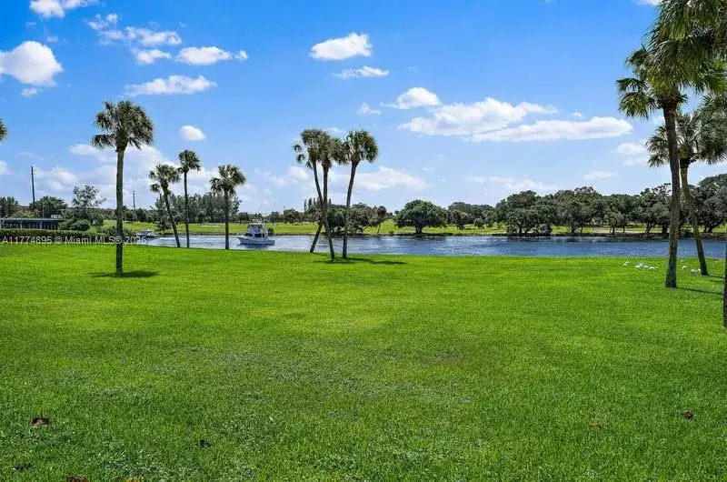 336 Golfview Rd # 311, North Palm Beach FL 33408 photo 2