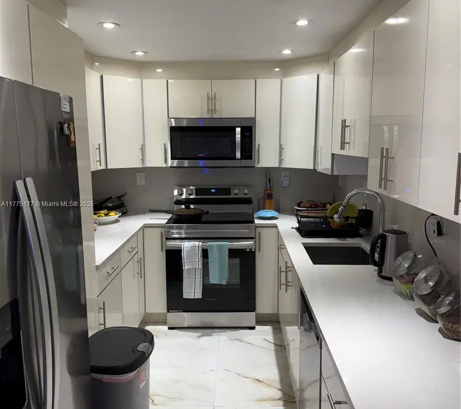 5401 Collins Ave # 1016, Miami Beach FL 33140