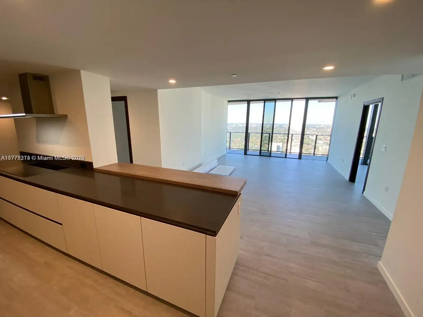 1000 Brickell Plz # 4706, Miami FL 33131 photo 2