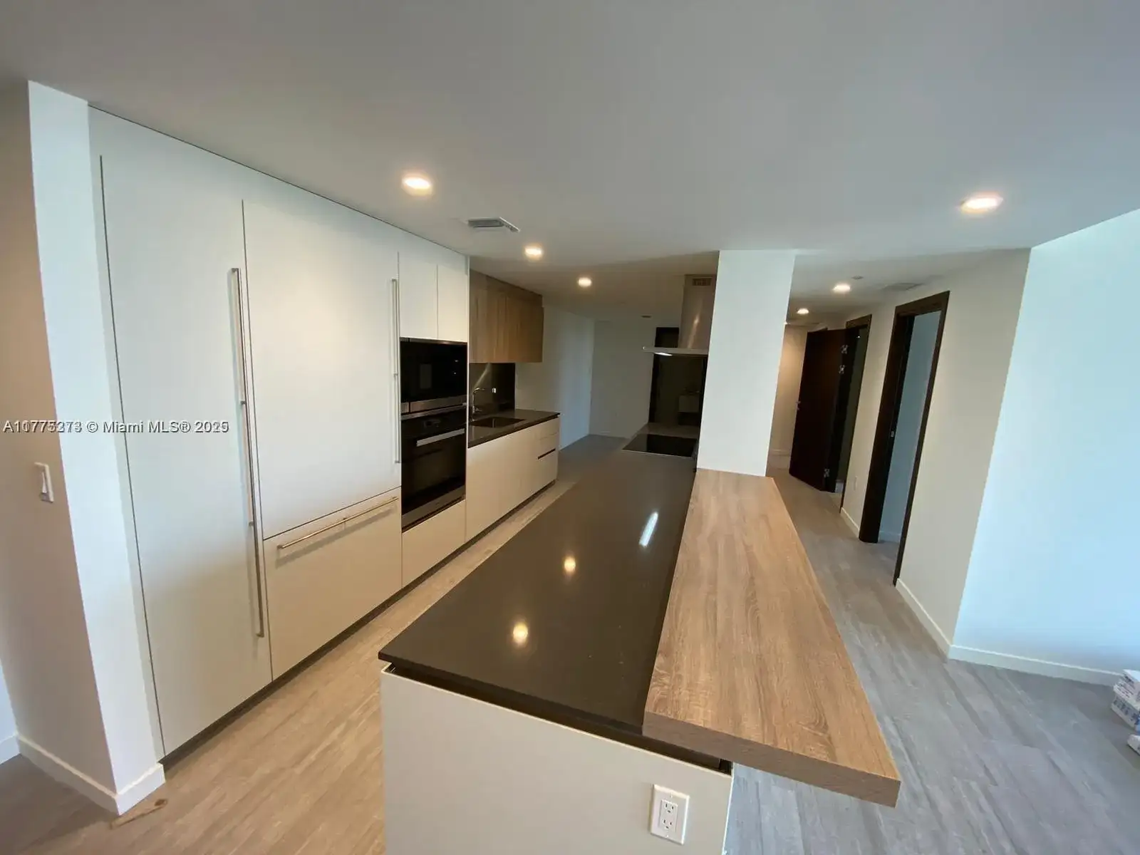 1000 Brickell Plz # 4706, Miami FL 33131 photo 3