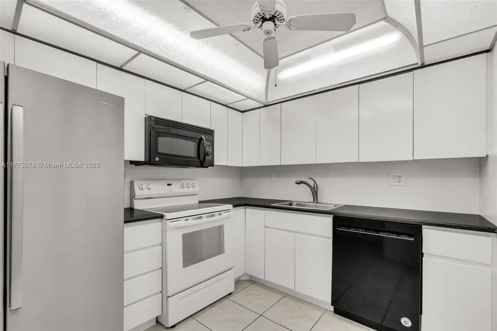 600 Three Islands Blvd # 1207, Hallandale Beach FL 33009