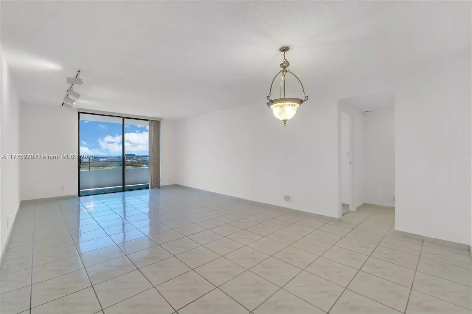600 Three Islands Blvd # 1207, Hallandale Beach FL 33009