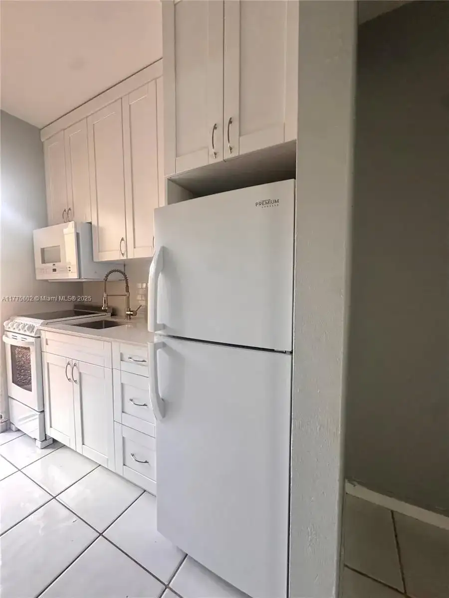 6330 SW 79th St # 3, South Miami FL 33143 photo 2