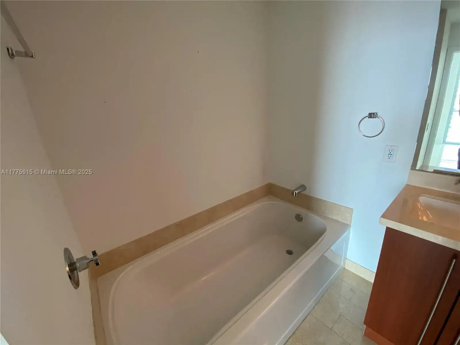 79 SW 12 ST, Miami FL 33130 photo 4