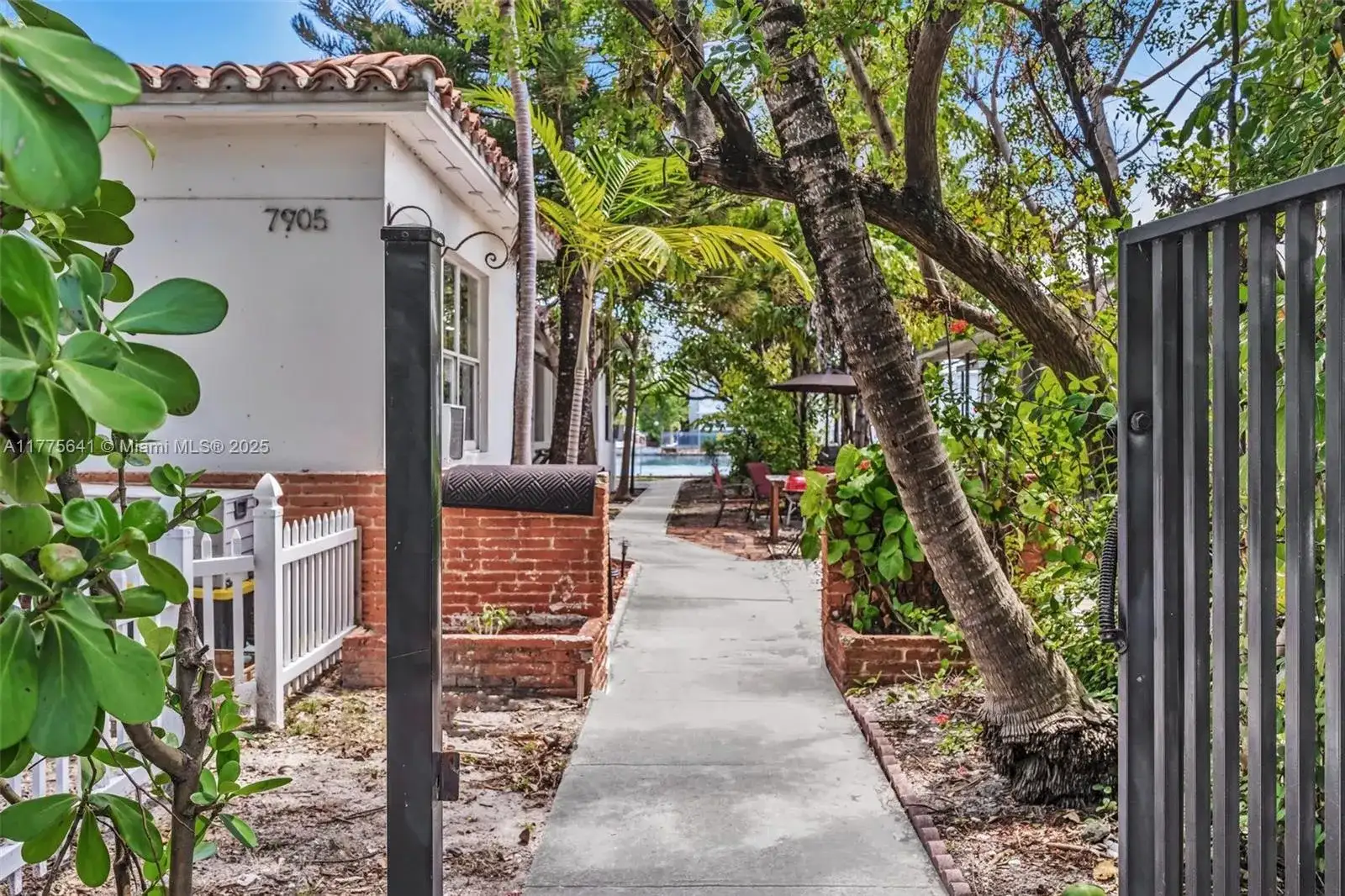 7905 Crespi Blvd # 3, Miami Beach FL 33141 photo 2