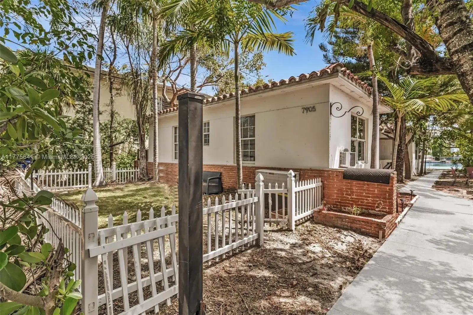 7905 Crespi Blvd # 3, Miami Beach FL 33141 photo 3