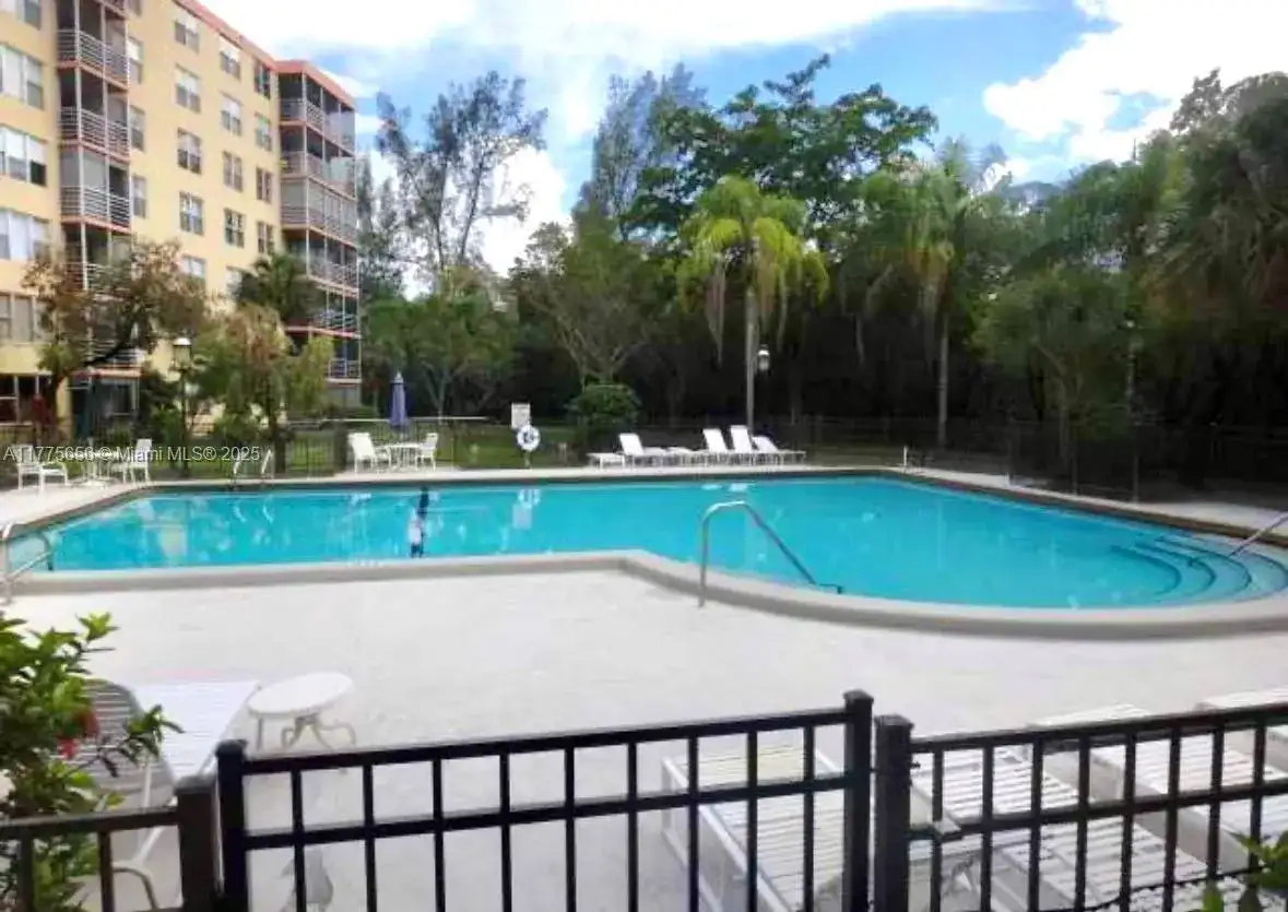 17890 W Dixie Highway # 714, North Miami Beach FL 33160 photo 2