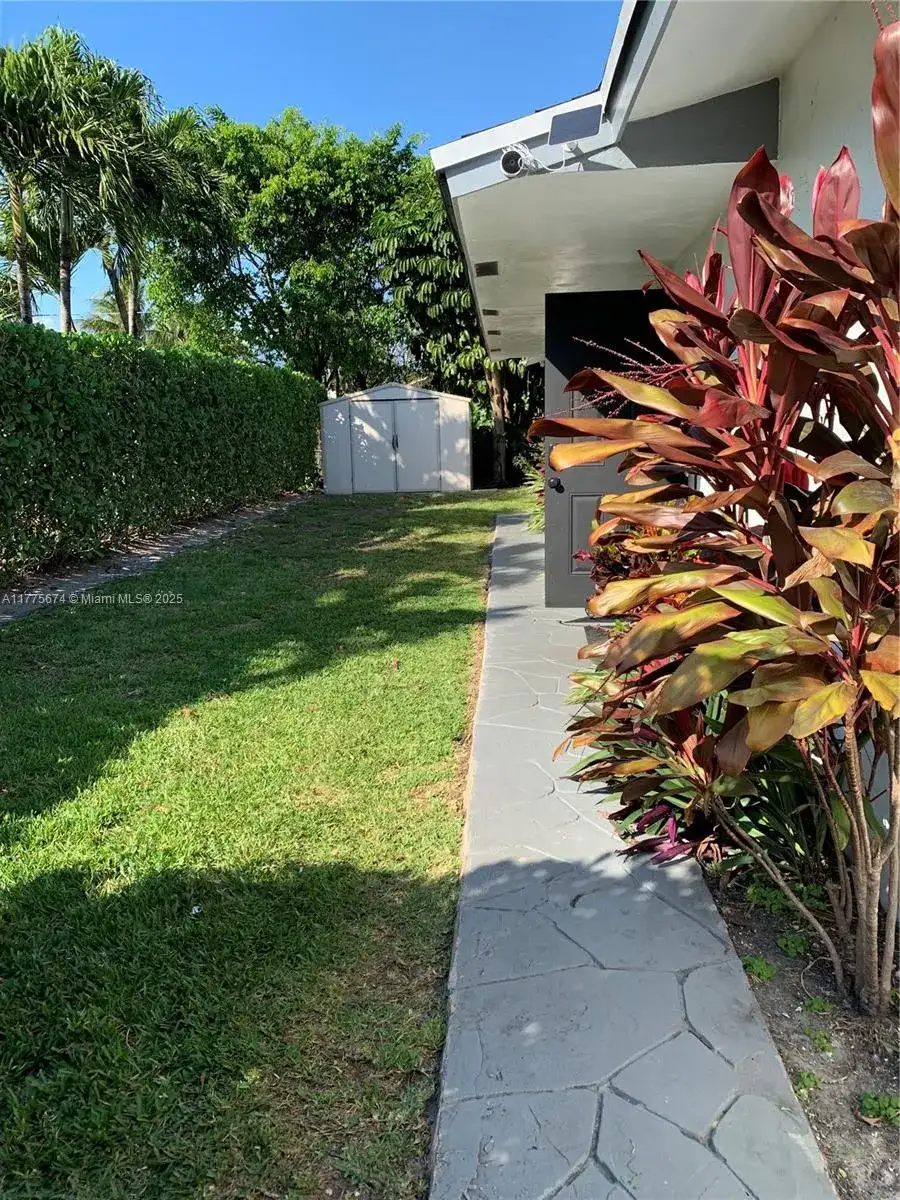 101 NW 56th Ct # 2, Oakland Park FL 33309 photo 5