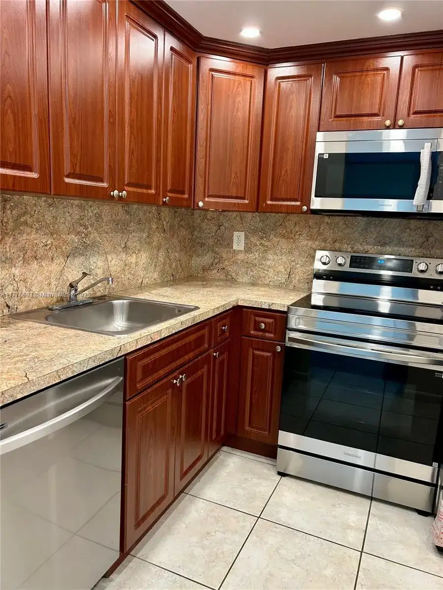 484 NW 165th St Rd # 316, Miami FL 33169 photo 3
