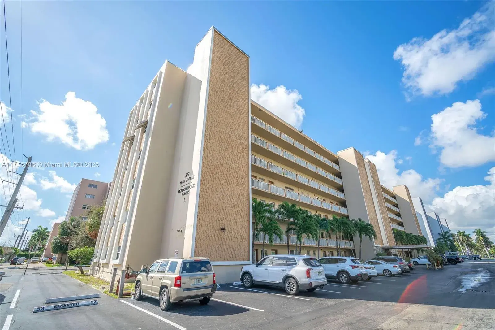 319 NE 14th Ave # 202, Hallandale Beach FL 33009