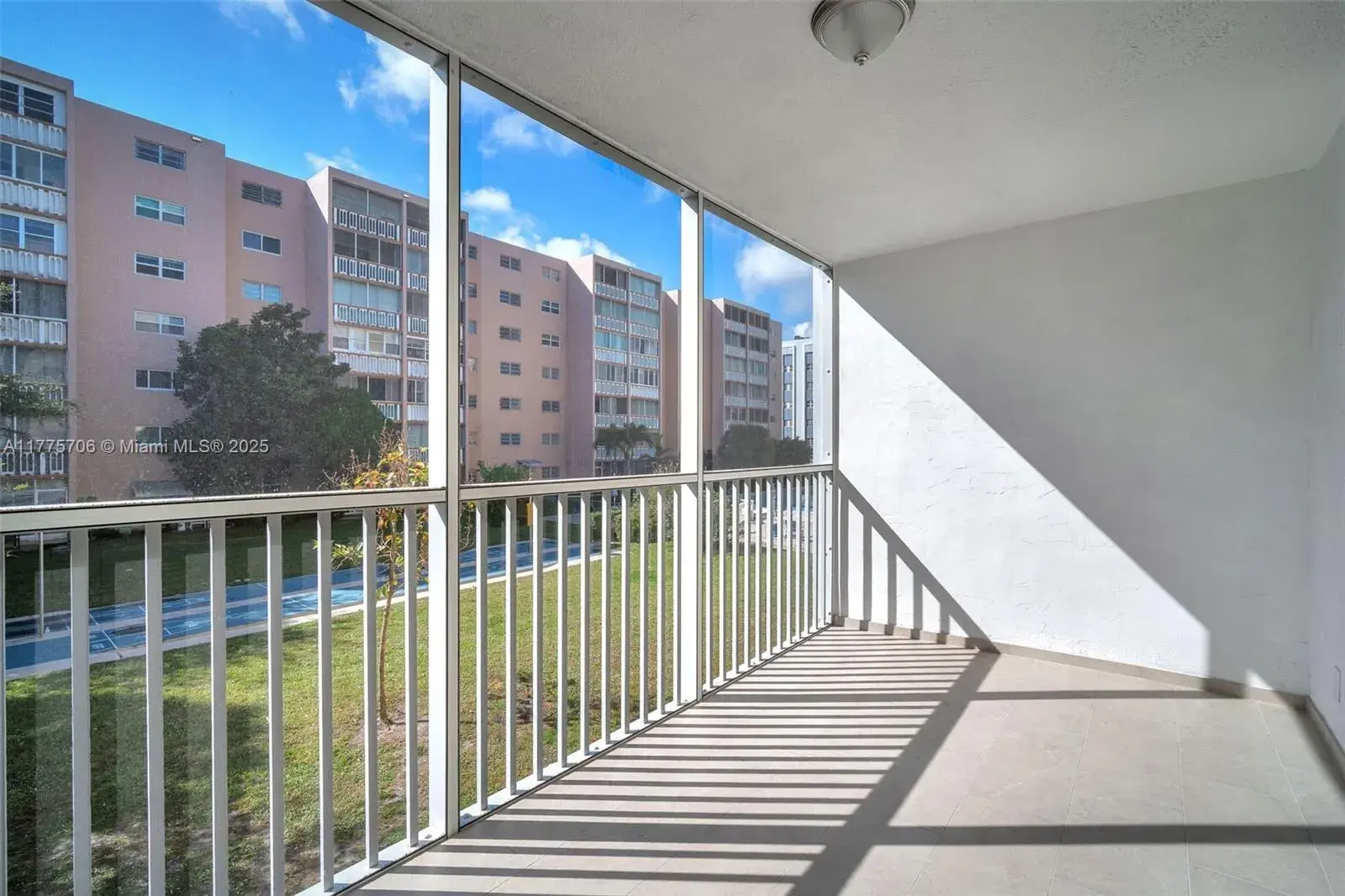 319 NE 14th Ave # 202, Hallandale Beach FL 33009