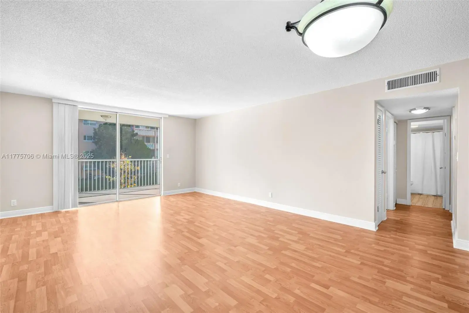 319 NE 14th Ave # 202, Hallandale Beach FL 33009