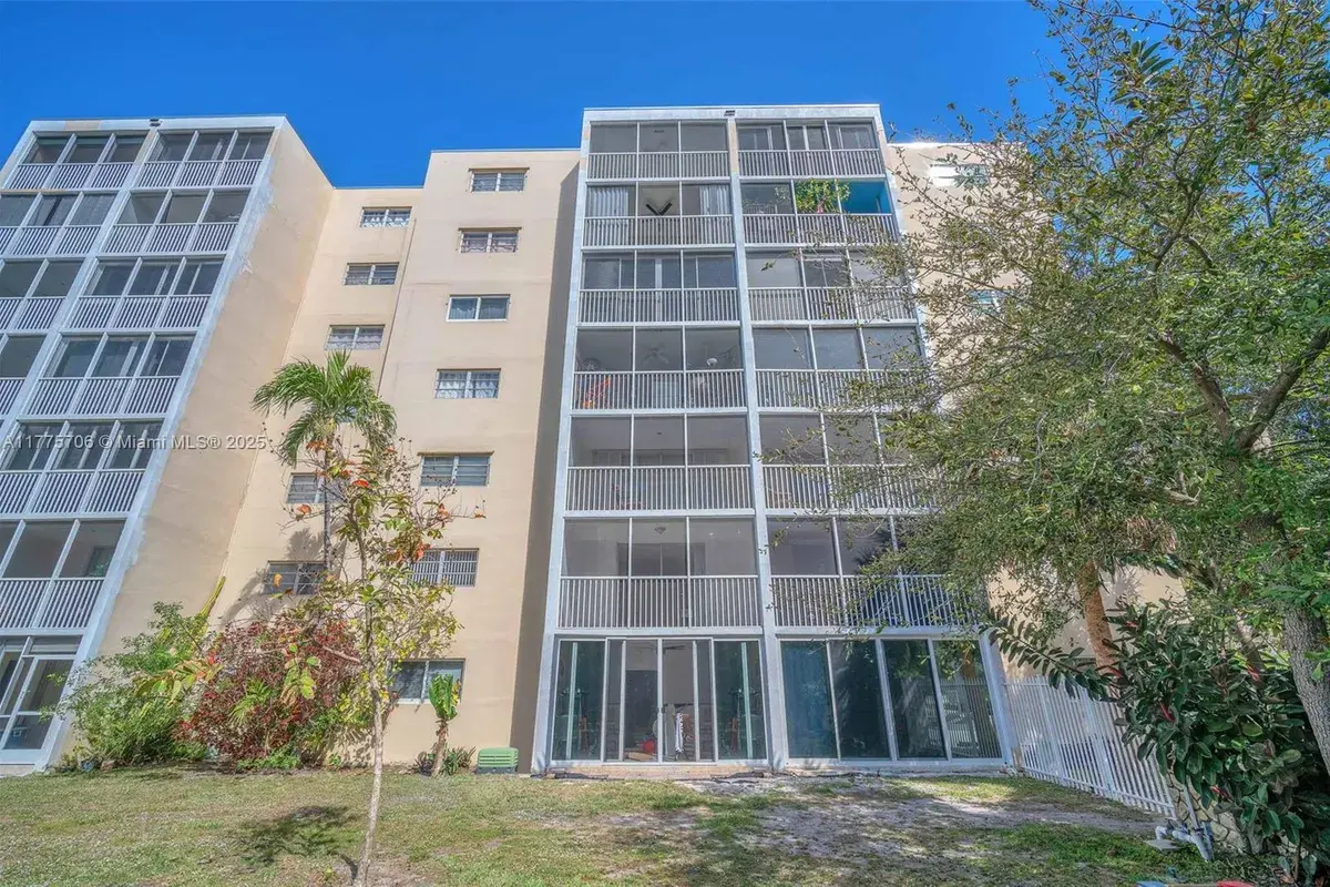 319 NE 14th Ave # 202, Hallandale Beach FL 33009
