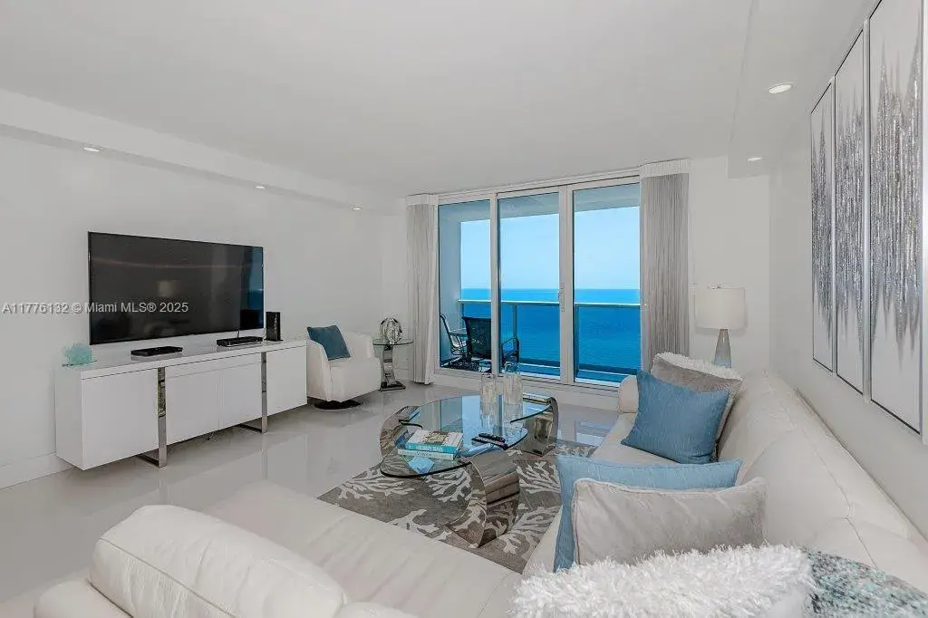 2301 Collins Ave # 1424, Miami Beach FL 33139