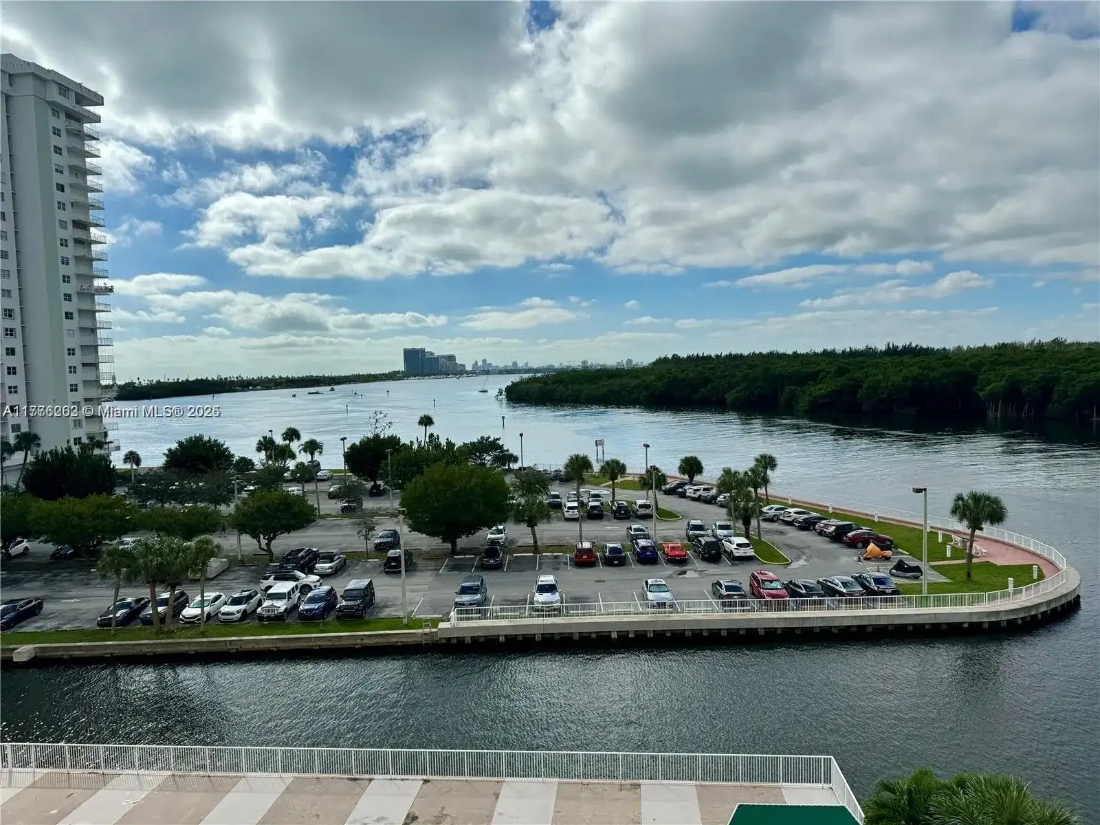 400 Kings Point Dr # 609, Sunny Isles Beach FL 33160 photo 2