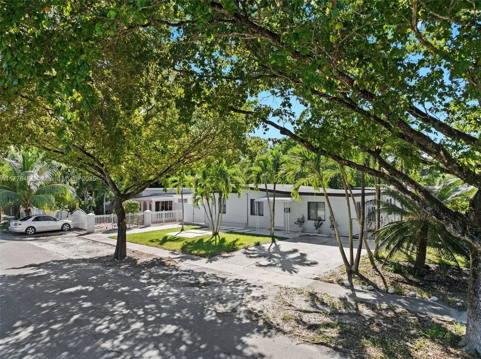 13840 NW 5th Ct, North Miami FL 33168 photo 2