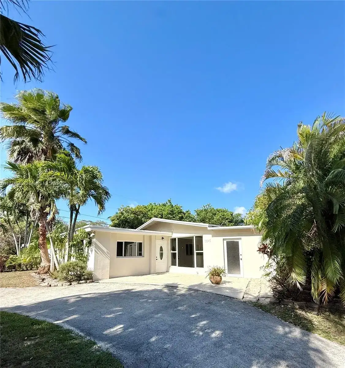 13345 SW 83rd Ct, Pinecrest FL 33156