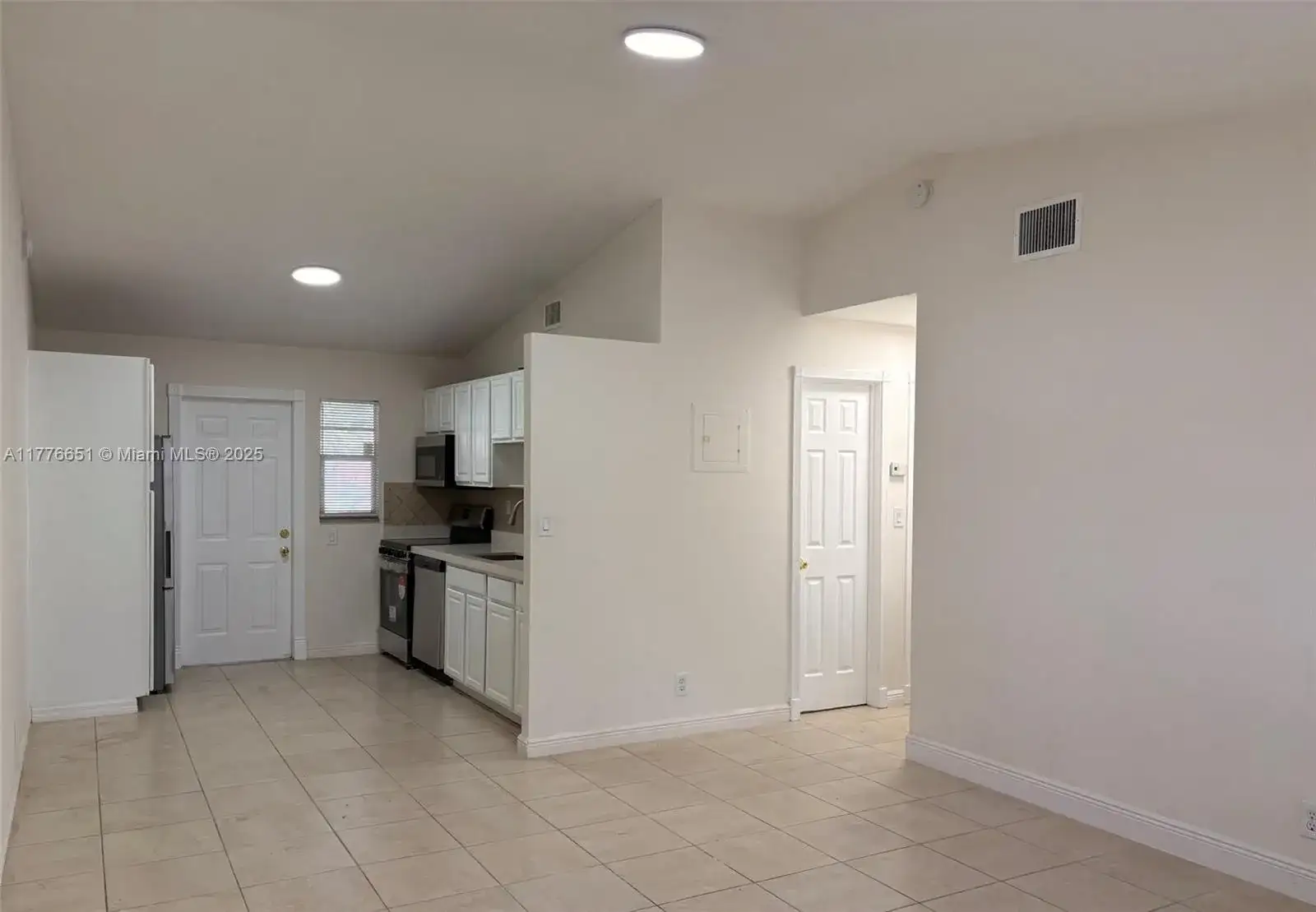 513 NW 43rd Pl, Deerfield Beach FL 33064 photo 3