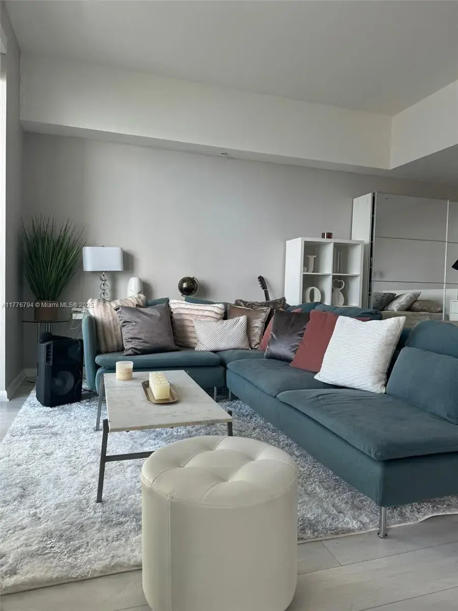 244 Biscayne Blvd # 3905, Miami FL 33132