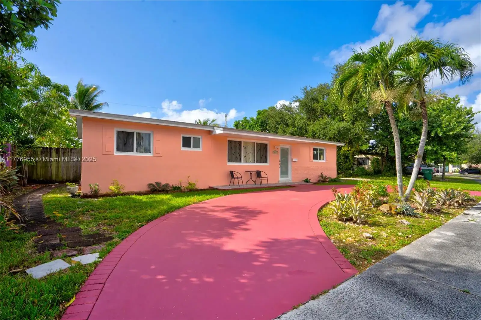 10610 SW 203rd Ter, Cutler Bay FL 33189 photo 2