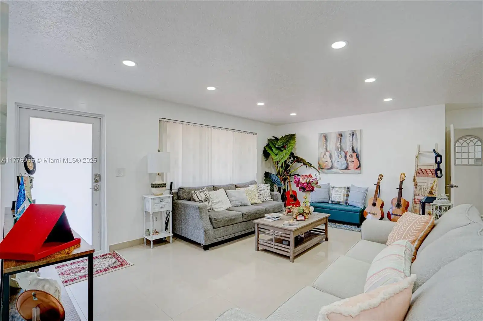 10610 SW 203rd Ter, Cutler Bay FL 33189 photo 4