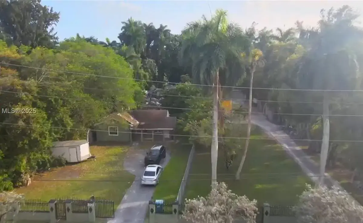 308 NW 159th St, Miami FL 33169