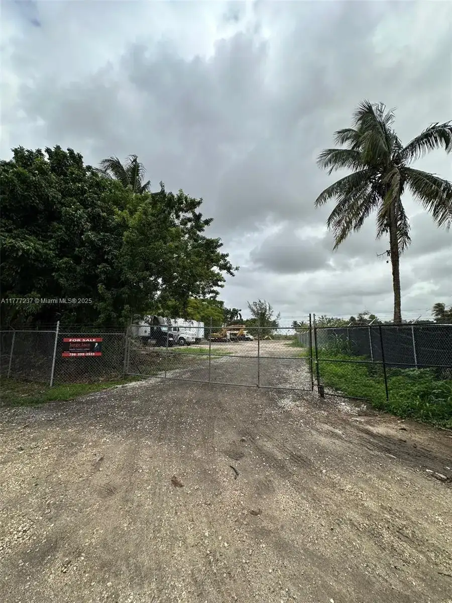 SW 122 Street, Unincorporated Dade County FL 33196 photo 3