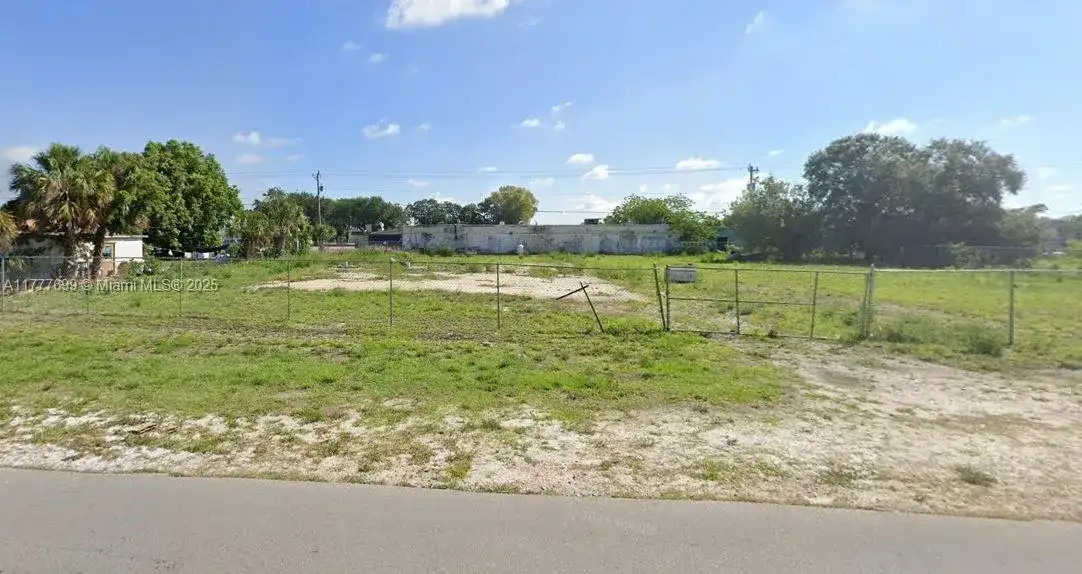 312 Jefferson Ave W, Other City - In The State Of Florida FL 34142