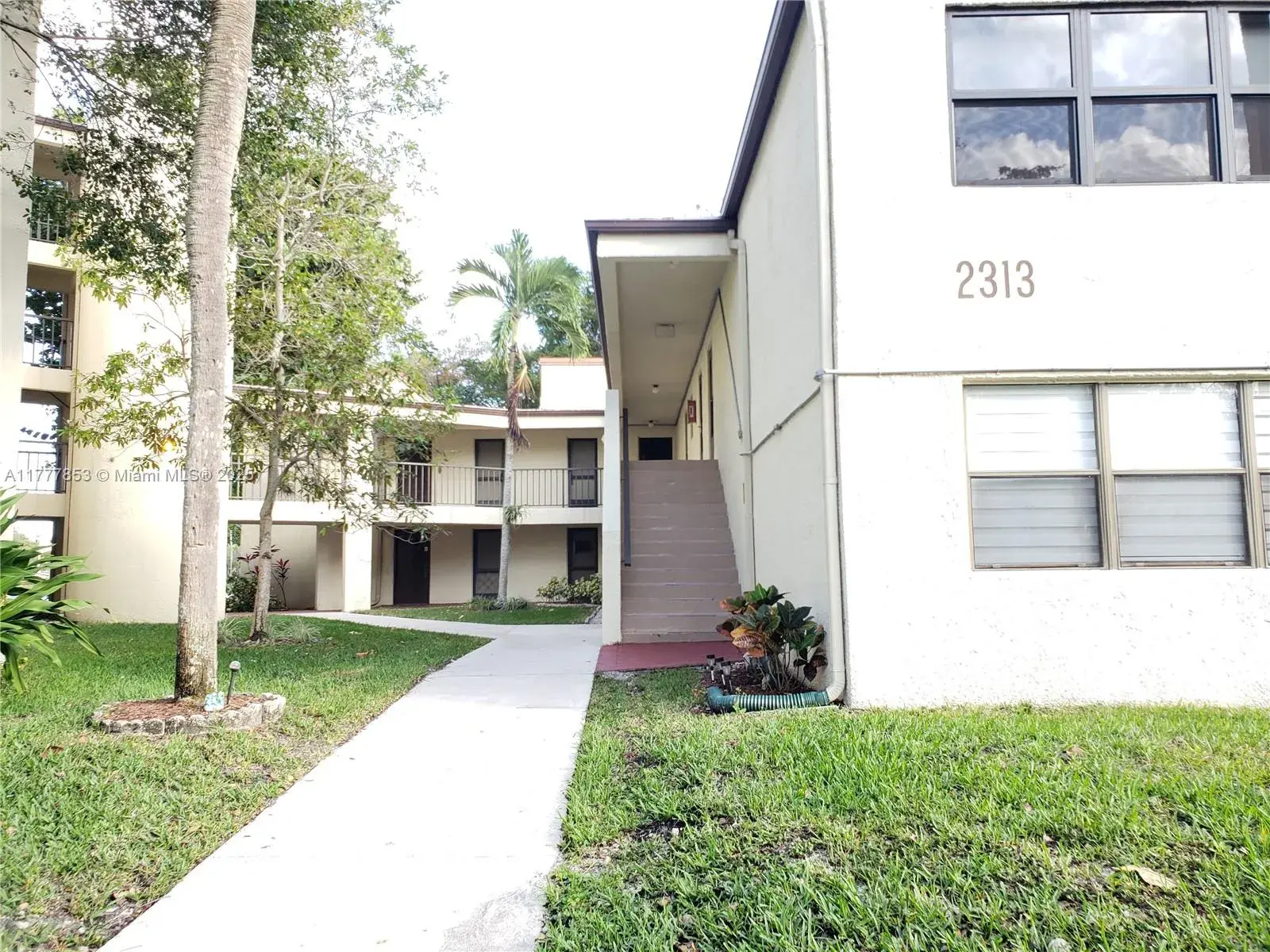 2313 S Cypress Bend Dr # 222B, Pompano Beach FL 33069
